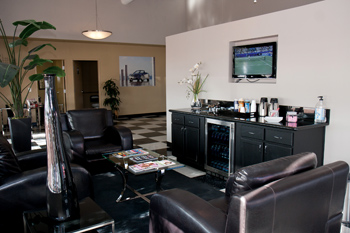 Customer waiting/lounge area at Frank’s Mercedes Service Henderson, NV, shop.